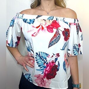 Off shoulder blouse w Hawaiian style flower pattern - $18